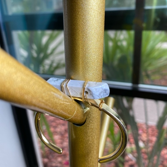 HOWLITE CRYSTAL BANGLE - Picture 6 of 6